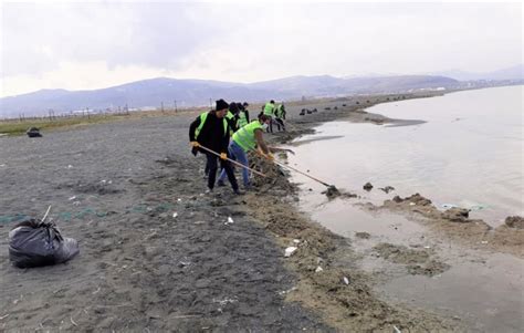 V­a­n­ ­G­ö­l­ü­ ­s­a­h­i­l­l­e­r­i­ ­1­0­0­ ­t­o­n­ ­ç­ö­p­t­e­n­ ­a­r­ı­n­d­ı­r­ı­l­d­ı­